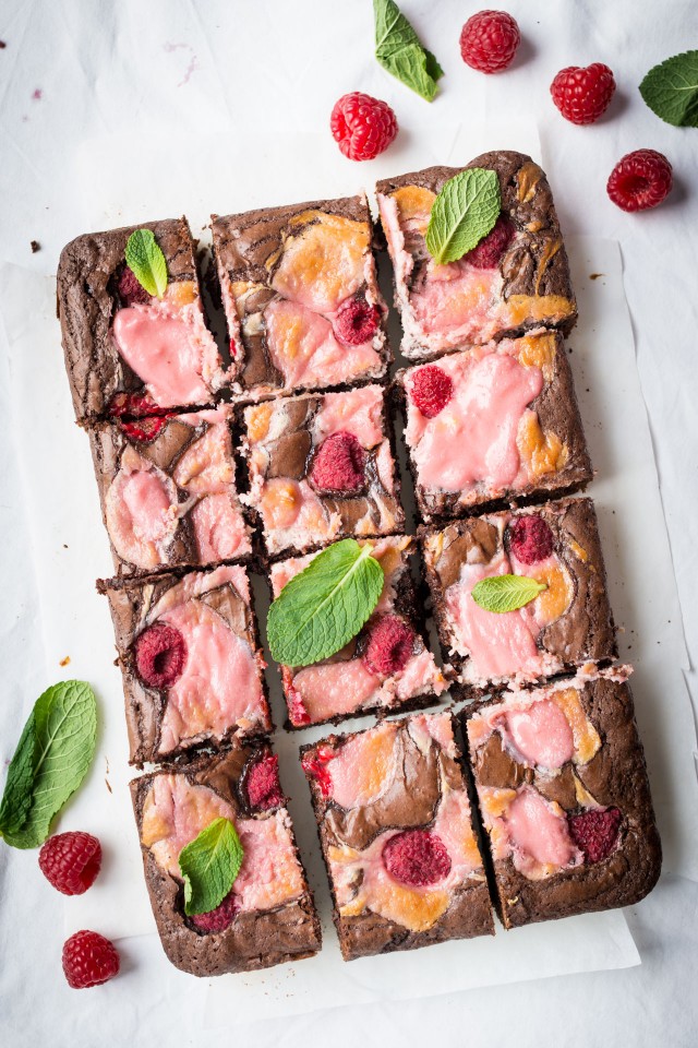 Fresh-Raspberry-Cheesecake-Brownies-3-640x960