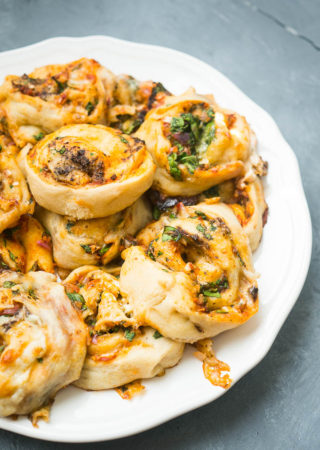 Mushroom and Spinach Cheesy Pizza Rolls