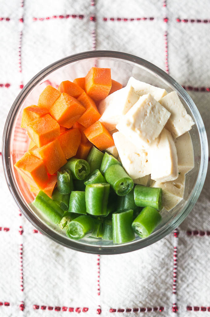 4 homemade baby food meals on a white napkin